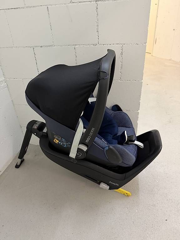 Auto-Kindersitze: Maxi Cosi Pebble Pro i-Size mit Isofix-Station – Gebraucht aus Möriken AG von silberpfeil2804 1