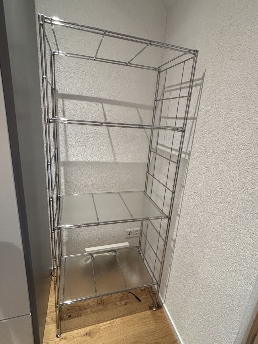 Regale: Metallregal mit Glasböden – Gebraucht aus Rapperswil BE von Mango44