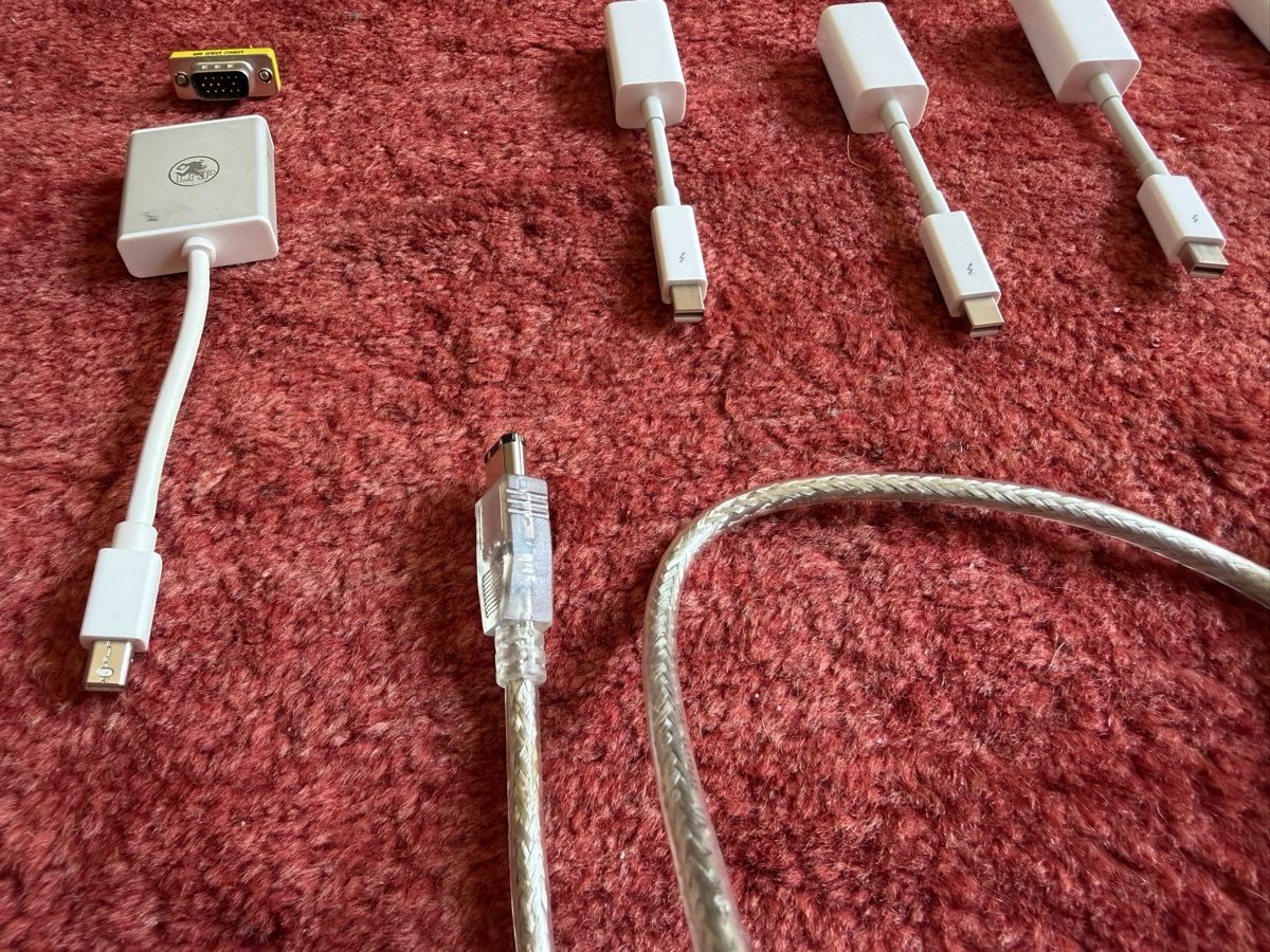 Apple Unità & Adattatore: Apple & Belkin Adapter für Mac, Fire Wire, Thunderbolt, HDMI – Usato da Biel/Bienne venduto da SirRolf 7