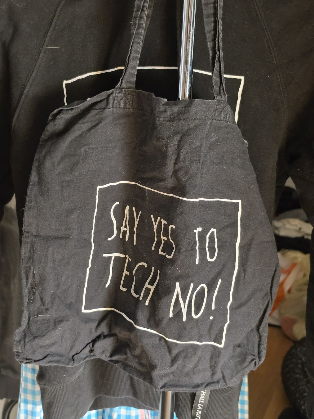 Kleiderpakete: Pullover schwarz Grösse M und stofftasche – Neu (gemäss Beschreibung) aus Buchs AG von lan_6ykc 2