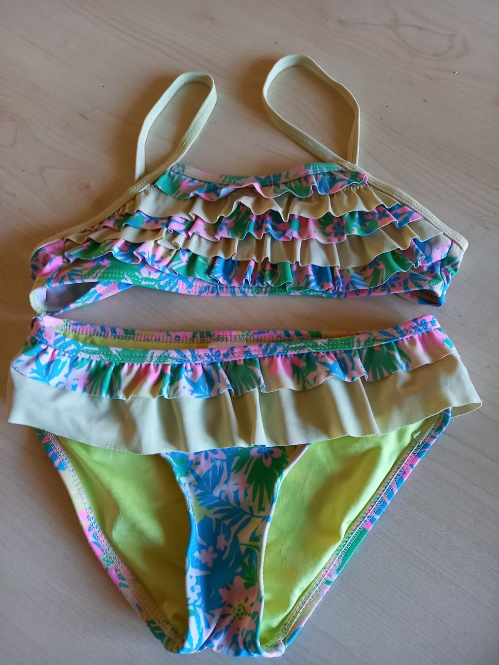 Maillots de bain: Mädchen Bikini, Gr 122/128 gebraucht – D'occasion à Möhlin par dom_96nf