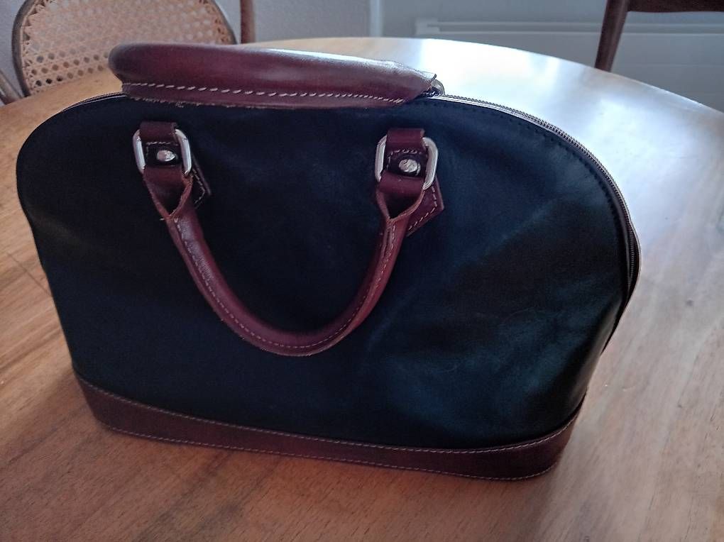Borse da donna: Handtasche, echtes ital. Leder – Usato da Bischofszell venduto da Serendipity03