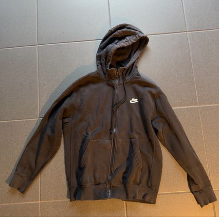 Nike Kapuzenjacke schwarz mit Reissverschluss Grösse S