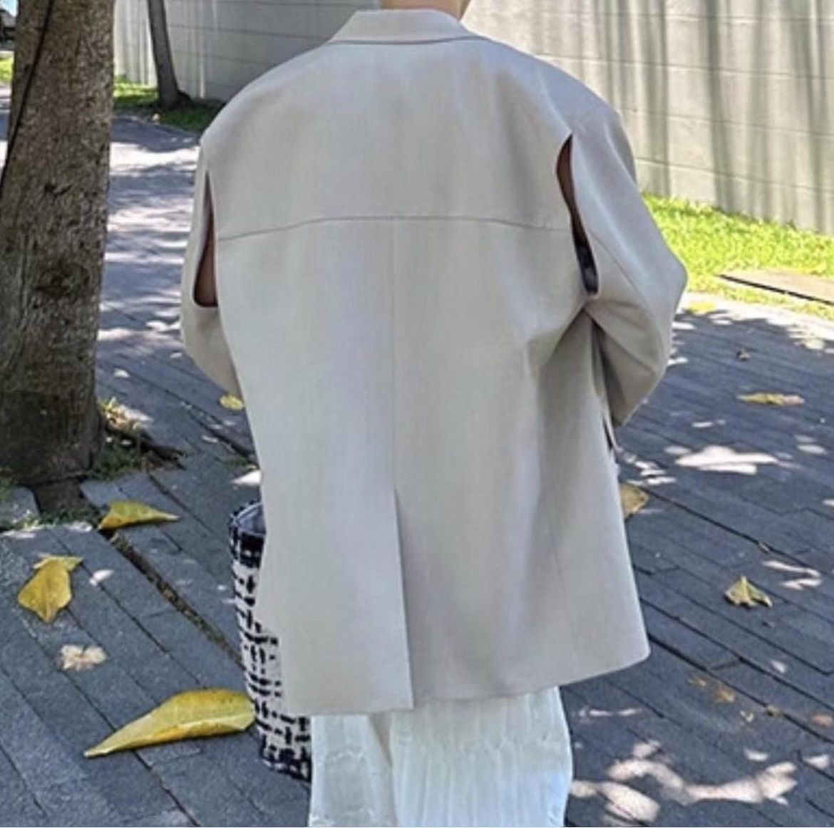 Giacche: Veste William Look beige, élégante et confortable. – Usato da Concise venduto da Lae99 4