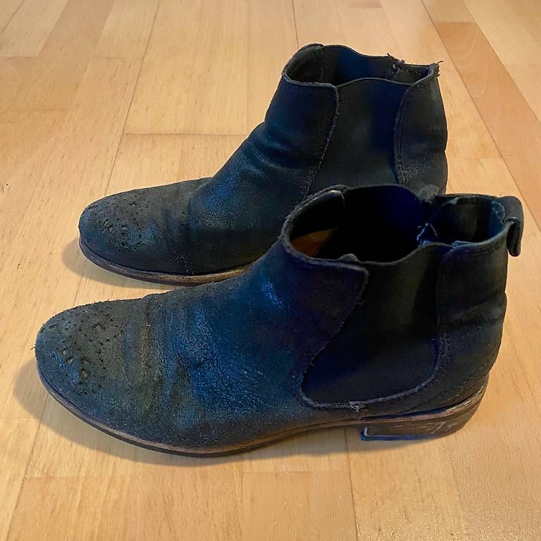 Damenschuhe: Stiefeletten schwarz mit Lochmuster – Gebraucht aus Zürich von Zababble 1
