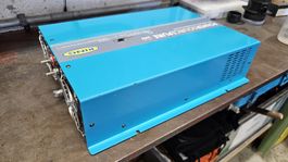 2'000W reiner Sinus-Wechselrichter mit 2x CH-Steckdose