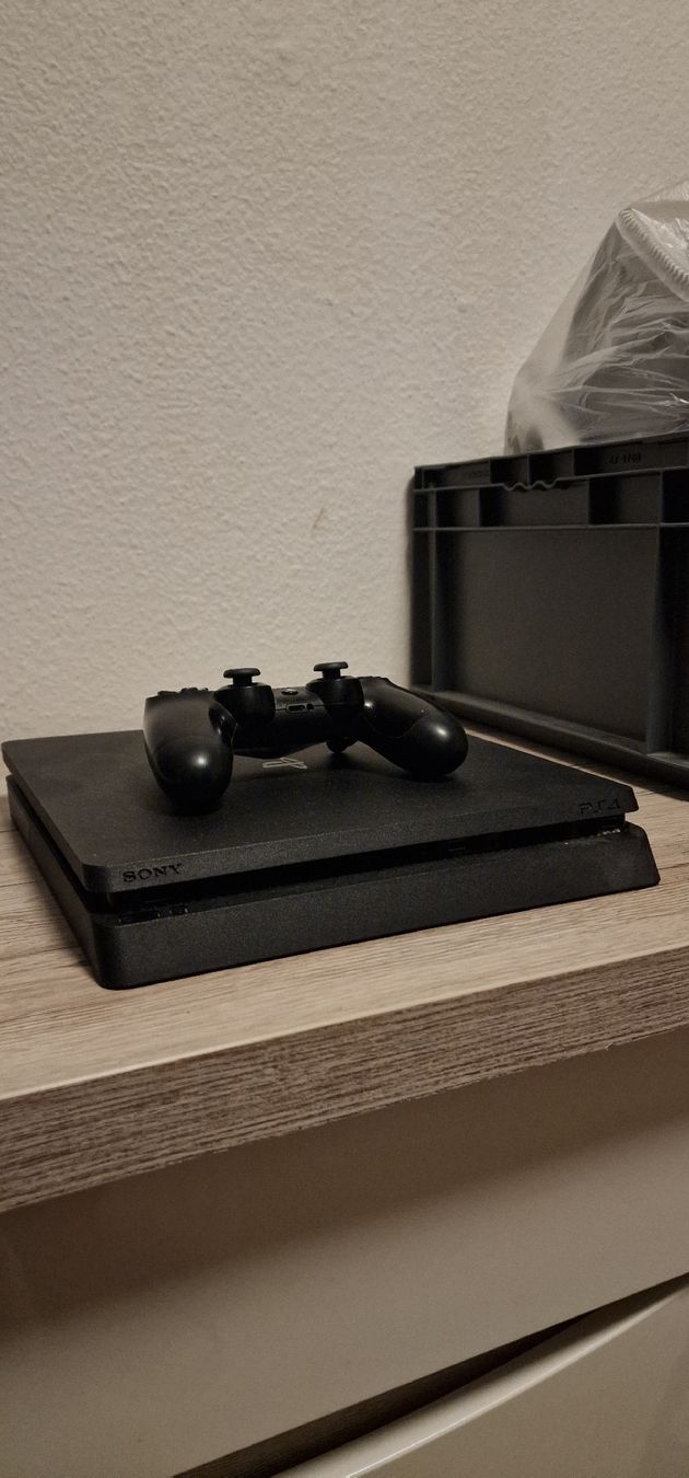 Sony Console: PlayStation 4 Jail 9.00 – Usato da Zürich venduto da Abrar123 1