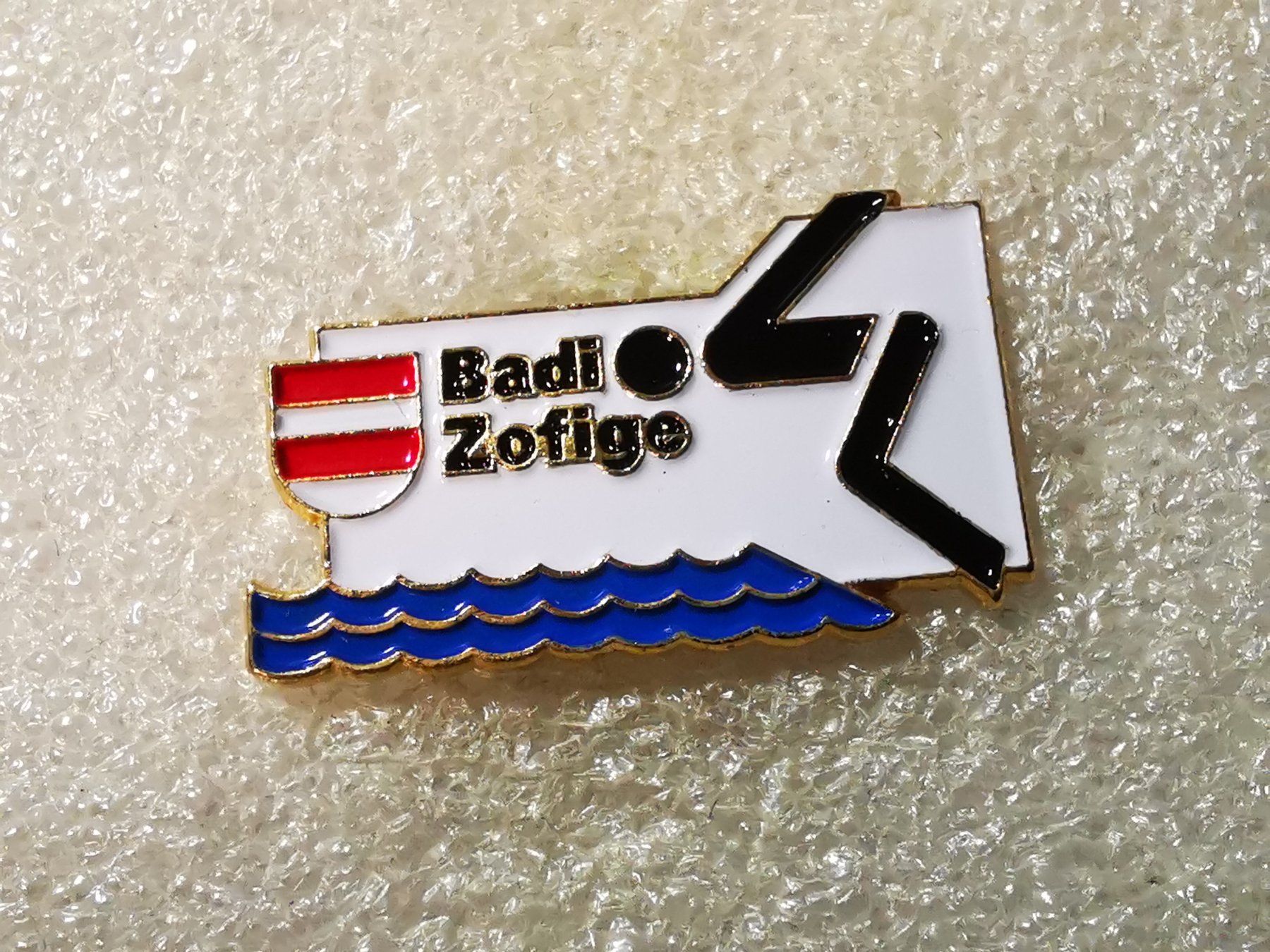 Plaketten & Abzeichen: Ansteckpin 89: Badi Zofige – Gebraucht aus Oppligen von Pin-Fall-Shop
