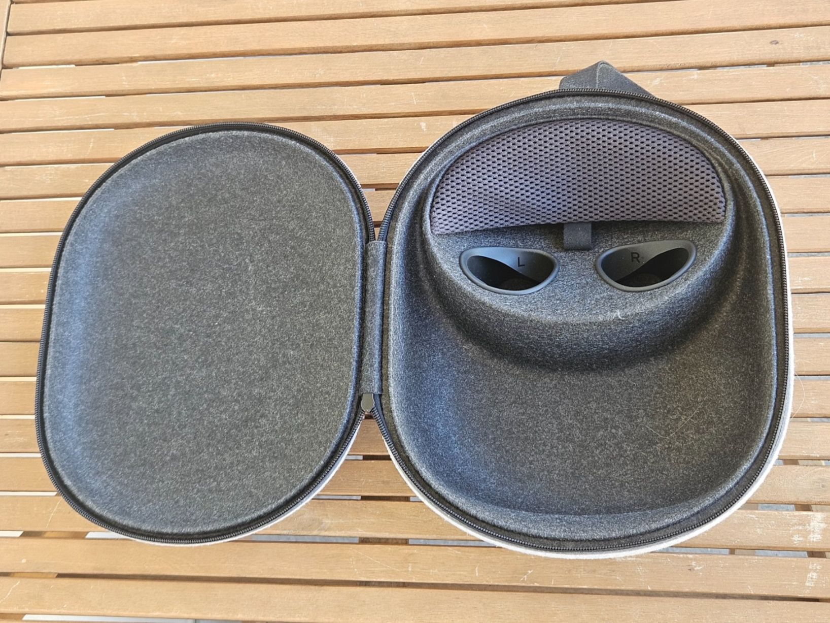 Altro in  Abbigliamento & Accessori: Meta Quest 3 / 3S Compact carrying case – Nuovo (secondo la descrizione) da Zürich venduto da RiggyBiggy 2