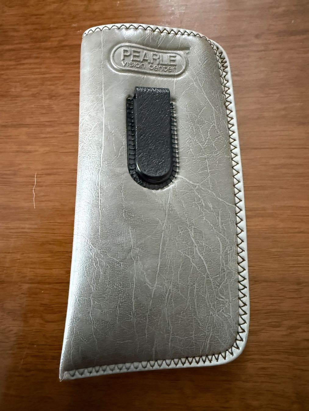 Altro in  Abbigliamento & Accessori: Brillenetui Lederimitat grau PEARLE – Usato da Erstfeld venduto da Mario_boe0