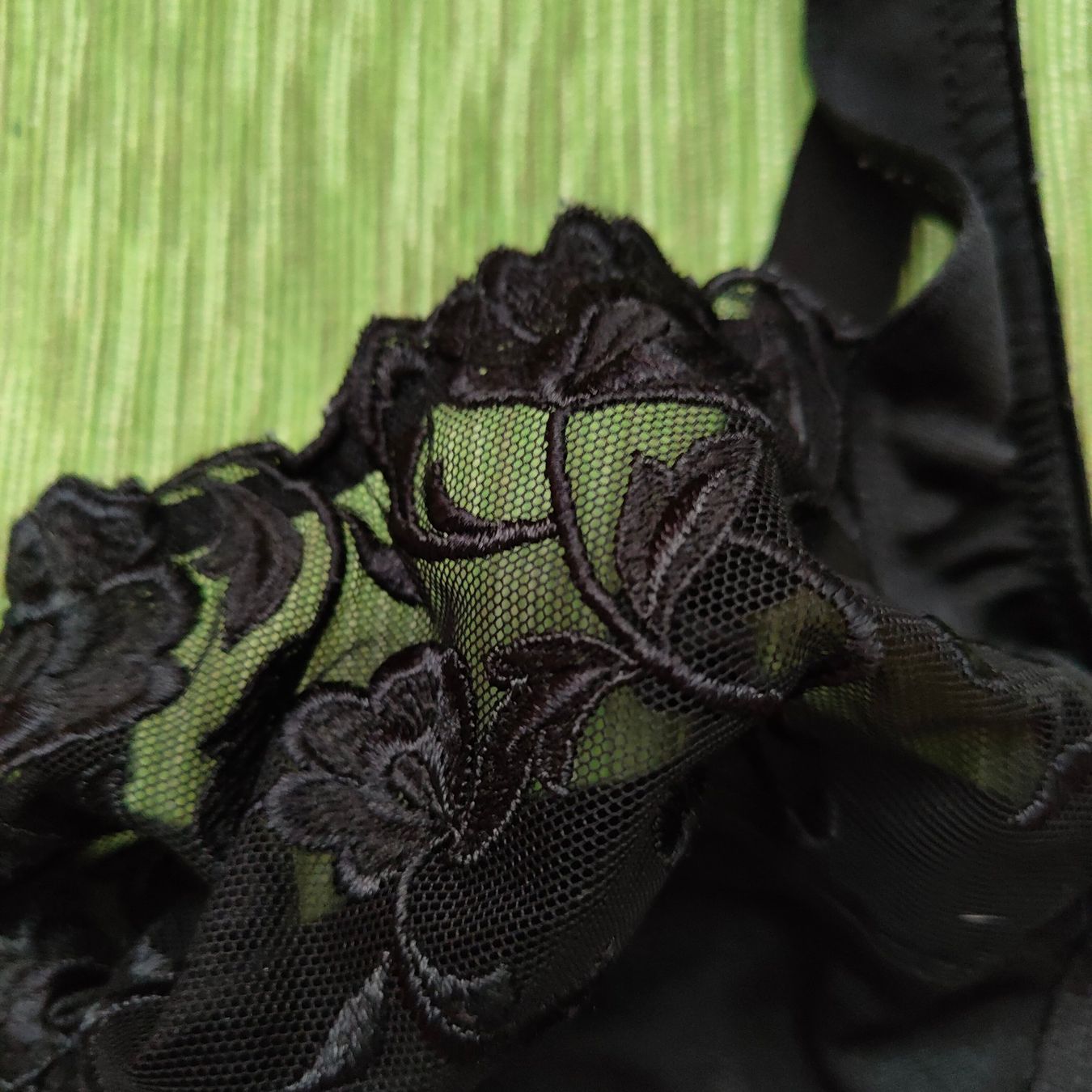 Altra biancheria intima: Felina BH schwarz mit Spitzen Gr. 95C Fr. 5.- – Usato da Lohn SH venduto da flyerc9 1