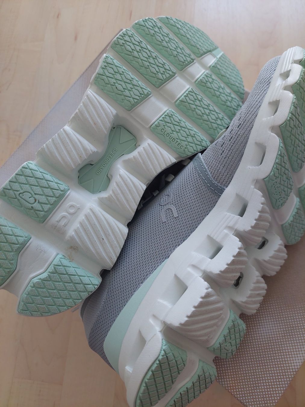 On Chaussures femmes: ON Cloud X – Neuf (Voir description) à Lyss par sfbuetikofer 2