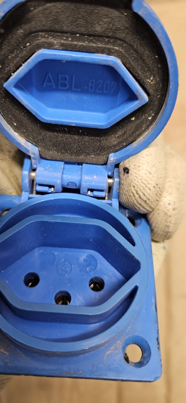 GIFAS Spine: 4x Blaue  Einbau Steckdosen GIFAS – Usato da Baar venduto da Vel...Baar45 3