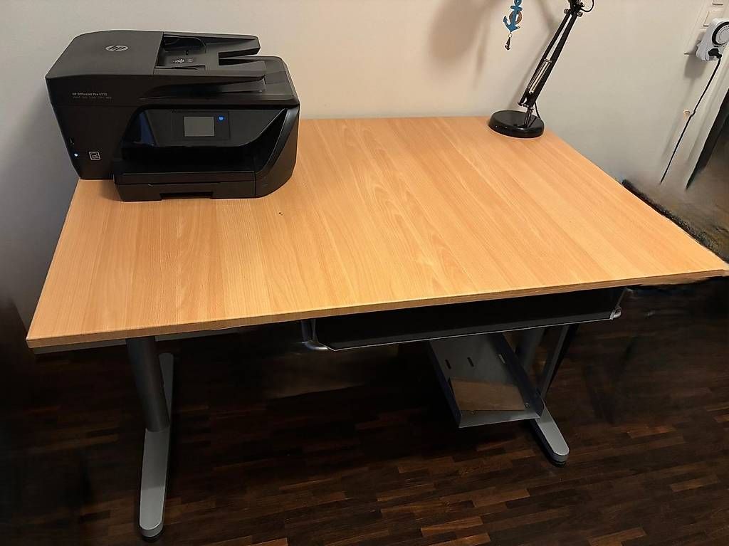 Bureaux: Pult mit Holzoptik – D'occasion à Baar par mm5_hc9c