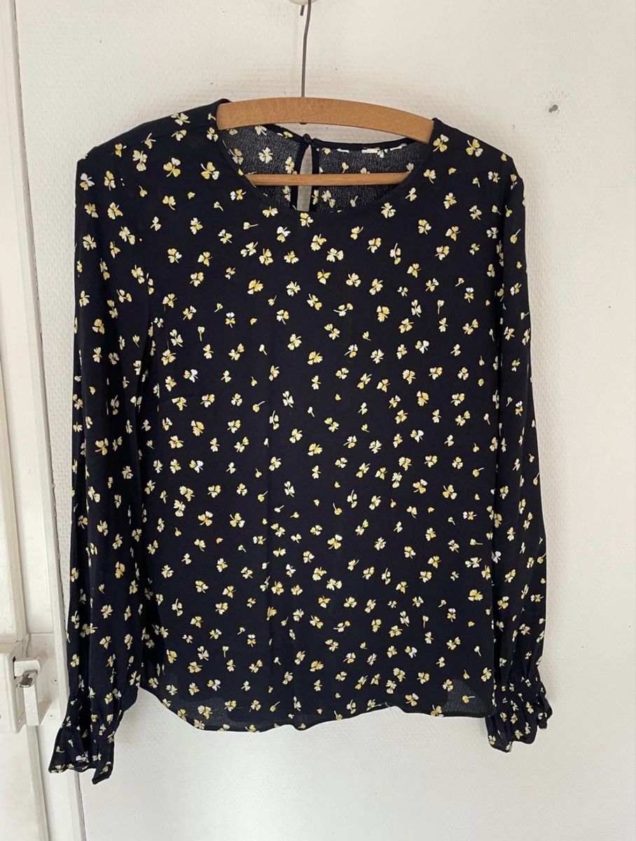Camicette: BLUSE MIT BLUMENMUSTER GRÖSSE M – Usato da Dübendorf venduto da ali_g7p8