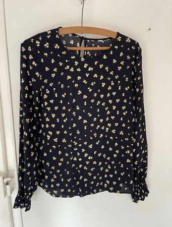 BLUSE MIT BLUMENMUSTER GRÖSSE M