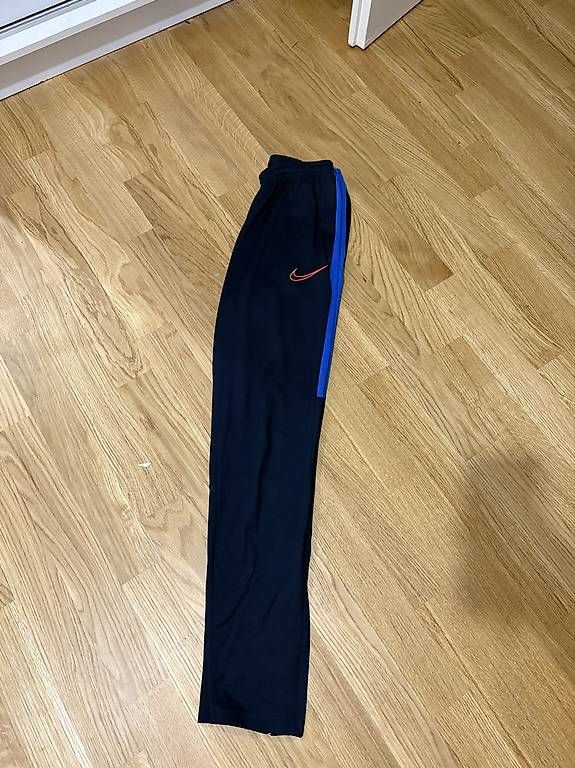 Hosen: Training Nike Xs  – Neu und originalverpackt aus Lausanne von ahm_9l9k 1