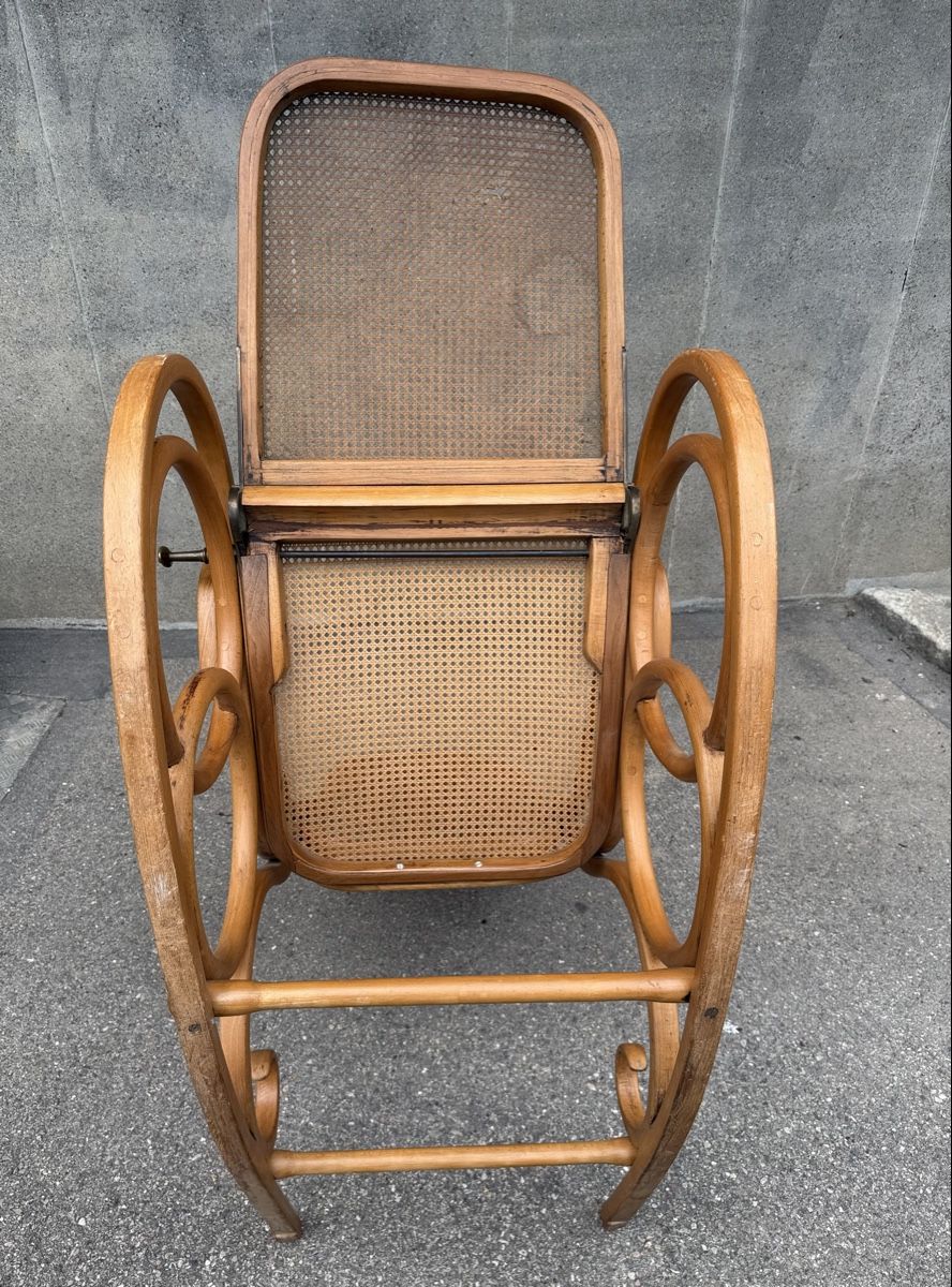 Thonet Sedie: Schaukelstuhl mit aufklappbarem Fussteil – Usato da Zürich venduto da Kue_Zuerich 5