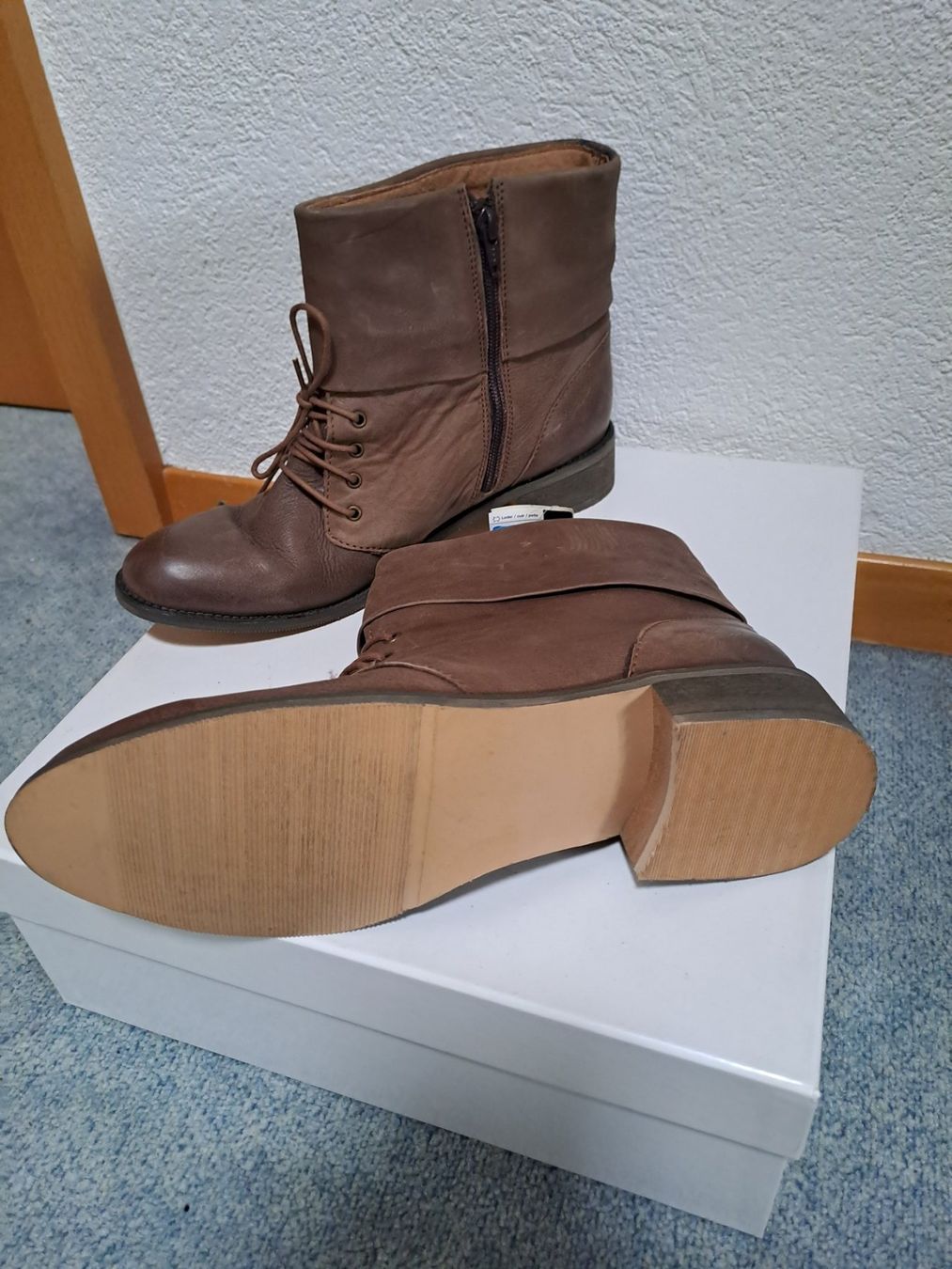 Scarpe da donna: Schicke Lederstiefeletten Gr. 41 – Usato da Frauenfeld venduto da Andadaa 2