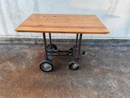 Tisch, Präsentationstisch, fahrberer Tisch, Wagen, Holztisch