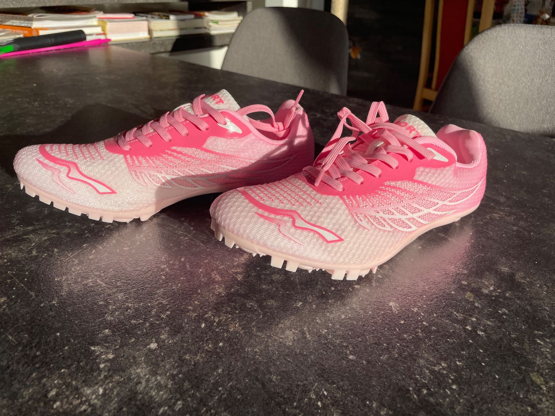 Scarpe da uomo: Chaussures d’athlétisme à pointes - neuves – Nuovo (secondo la descrizione) da Le Locle venduto da marie_b28 1
