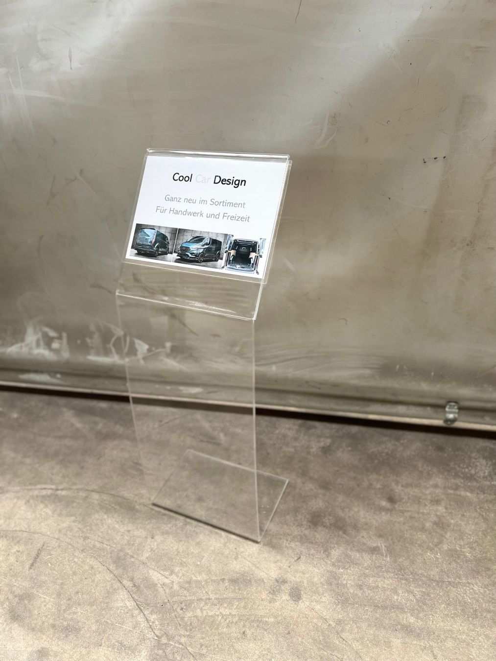 Sonstige Dekorationen & Accessoires: Info-Ständer Acryl transparent 820 mm – Gebraucht aus Oberentfelden von Gdsign