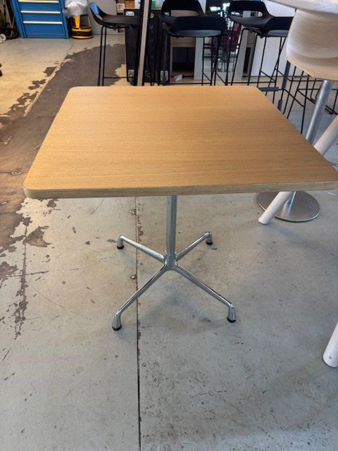 Vitra Tavoli: Vitra Eames Contract Table – Usato da Zollikofen venduto da OberliAG 1