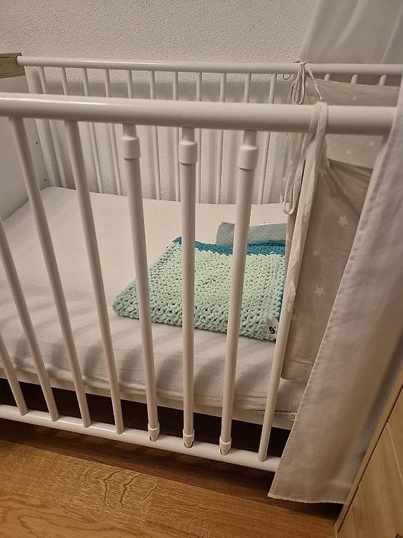 Letti: Babybett mit Matratze – Usato da Morschach venduto da Chris_Walchwil 1