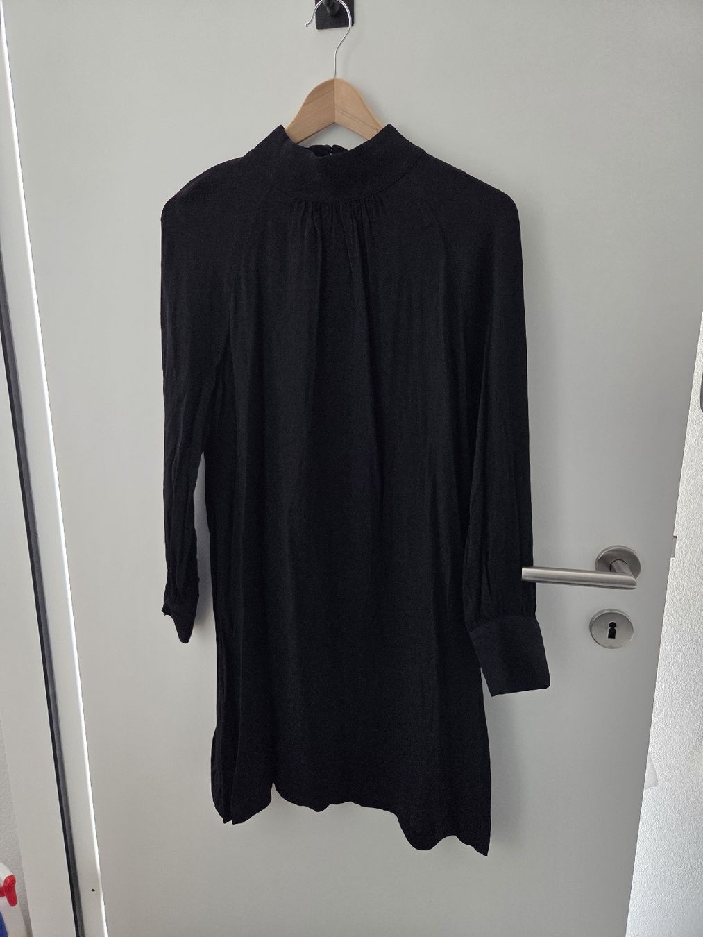 Massimo Dutti Vestiti: Schwarzes Langarmkleid von Massimo Dutti Gr. 38 – Nuovo (secondo la descrizione) da Kriens venduto da ..stx..