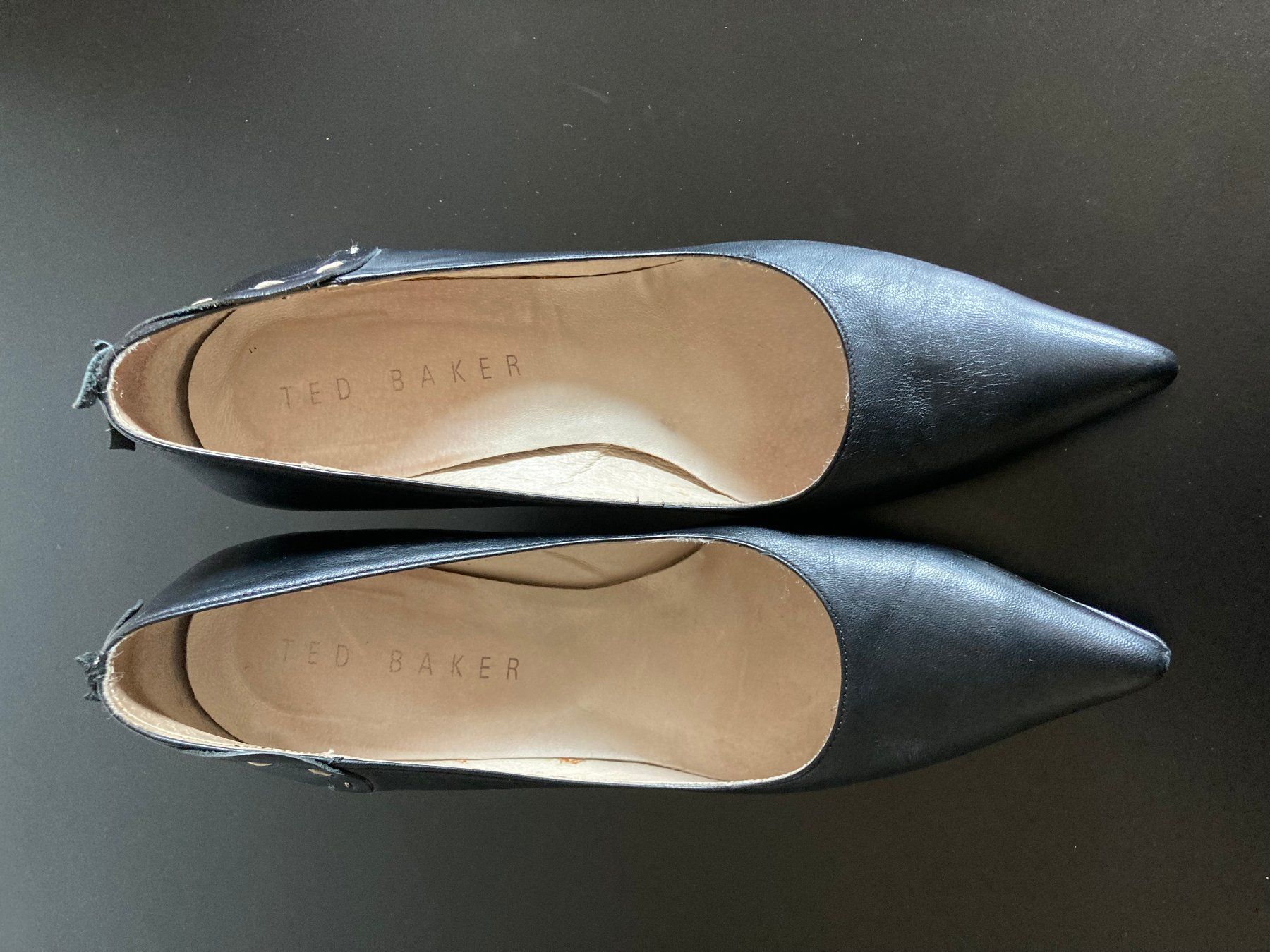 Ted Baker Scarpe da donna: Ted Baker London, Schwarzeleder Pointy pump. Gr.37 – Usato da Zürich venduto da Musch77 1