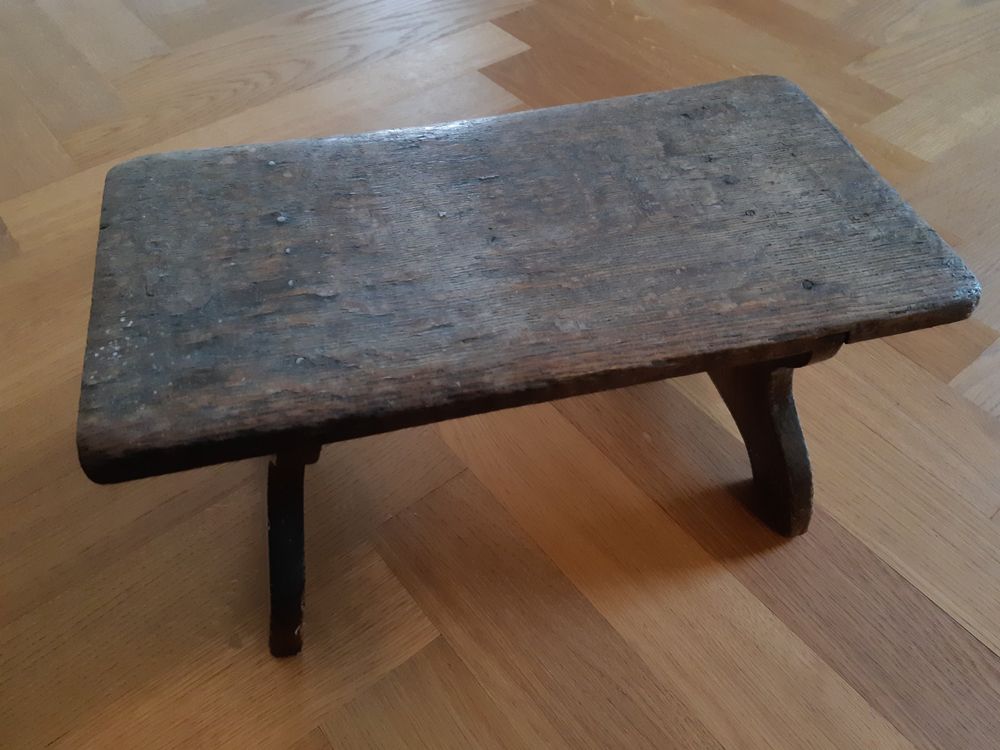 Antiker Fusshocker aus Holz | Kaufen auf Ricardo