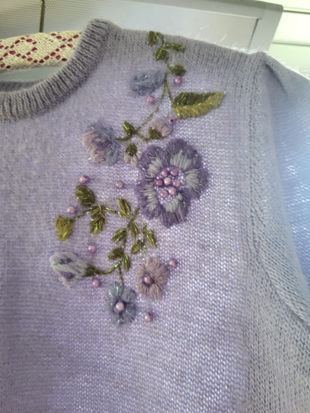 Maglioni & Felpe: Lila Strickpullover mit Blumenmuster, 100% Wolle Grösse M, – Nuovo (secondo la descrizione) da Winterthur venduto da rab_tr8n 9