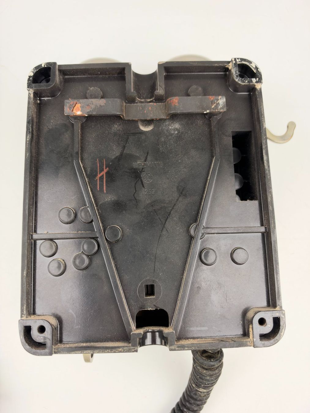 Téléphones: Altes Wandtelefon mit Wählscheibe – D'occasion à Basel par IRMAundFRED 2