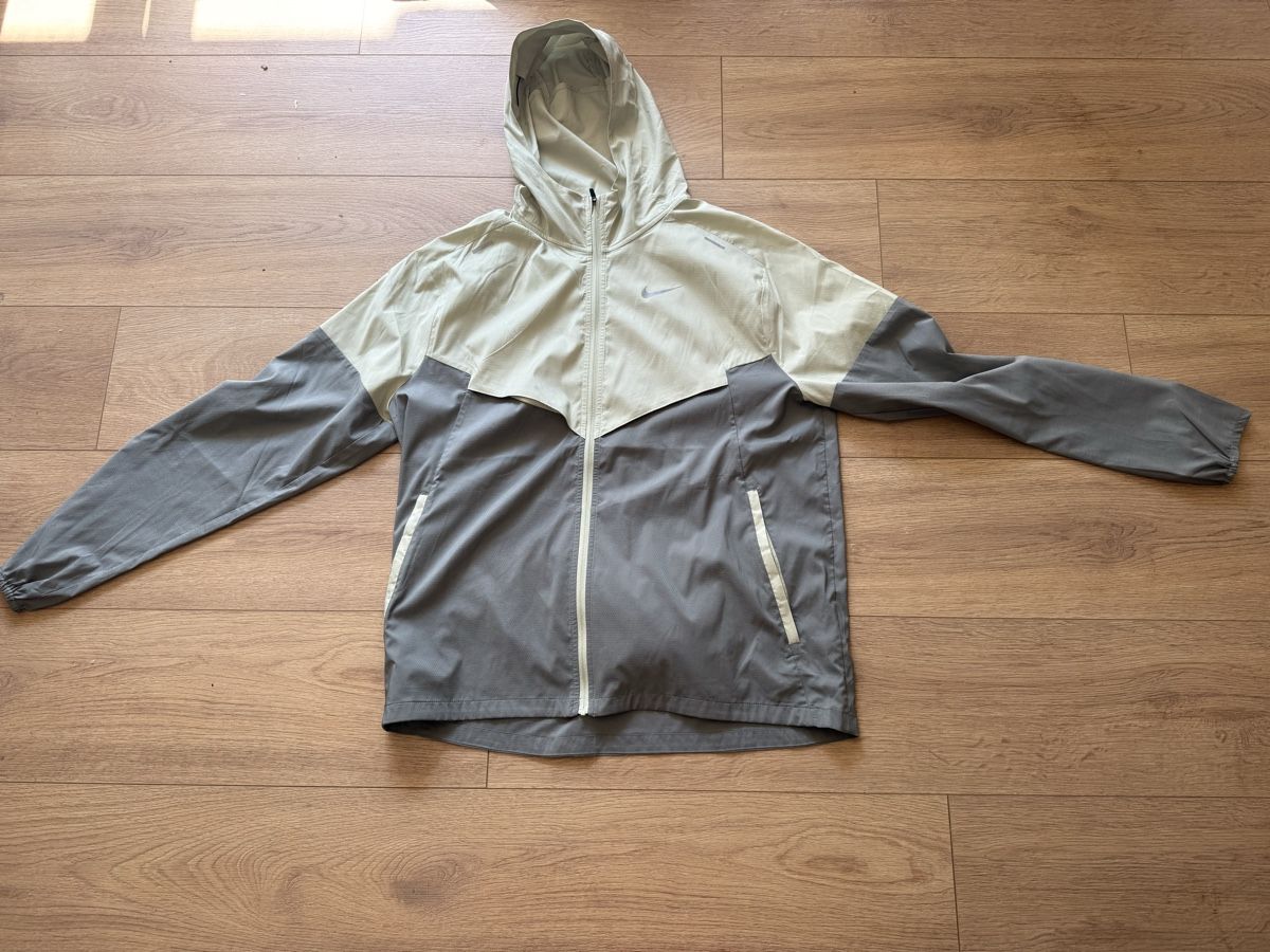 Nike Giacche: Nike Laufjacke Windrunner Grösse M - NEU – Nuovo (secondo la descrizione) da Zollikon venduto da kobe23 1