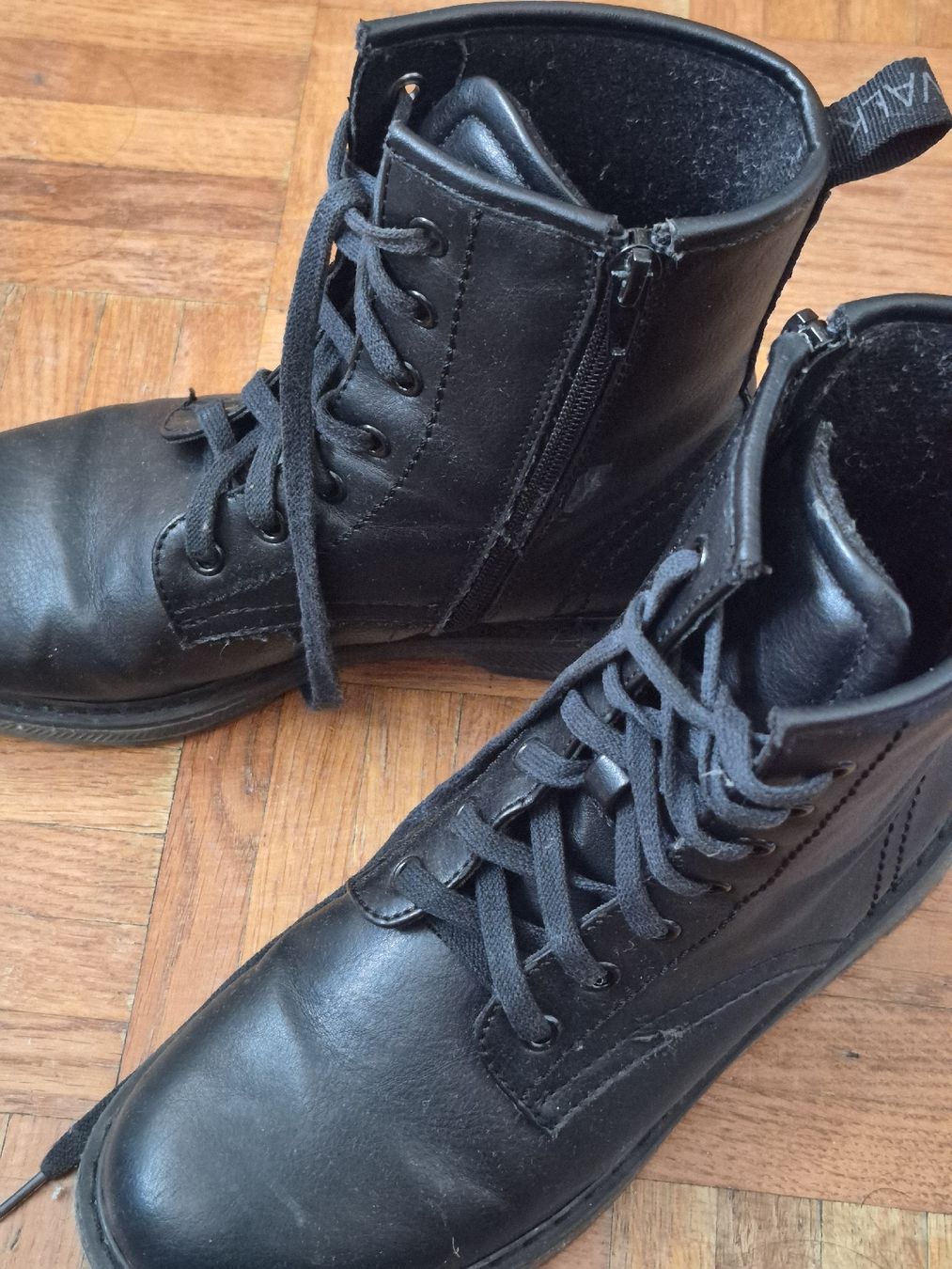 Chaussures femmes: bottes noires  – D'occasion à Villars-sur-Glâne par dia_2q2l 4