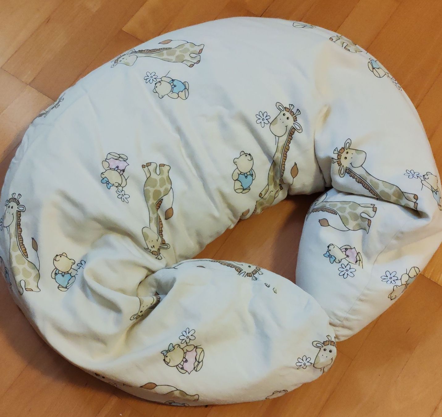 Cuscini: Cuscino allattamento giraffette beige per mamma e bebè – Usato da Losone venduto da Simi_Lavigna