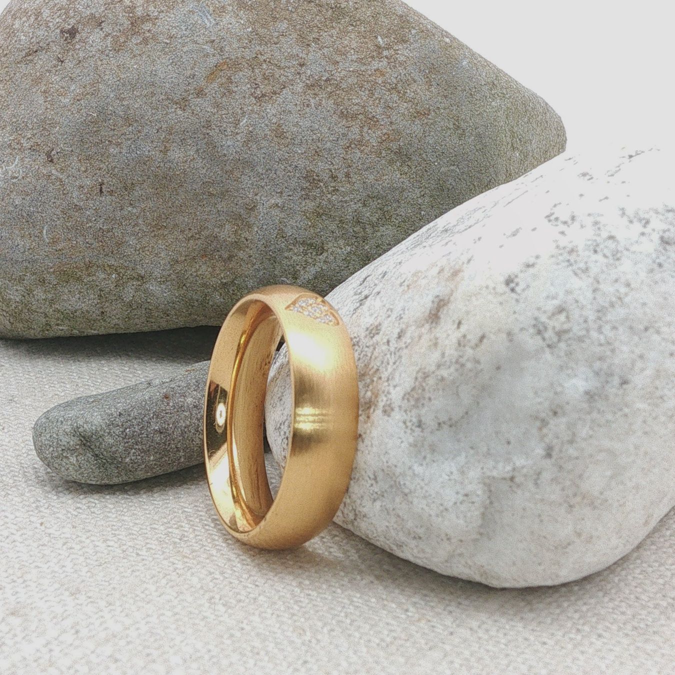 Olga Ribler Bagues: Edelstahl 6 mm  Ring mit Herz Ringgrösse 56 – Neuf (Voir description) à Luzern par Schmuckoutlet 6