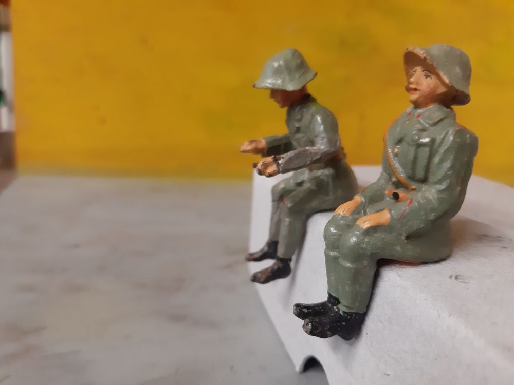 Elastolin Jouets: Soldats assis Elastolin – D'occasion à Monthey par Jmbois