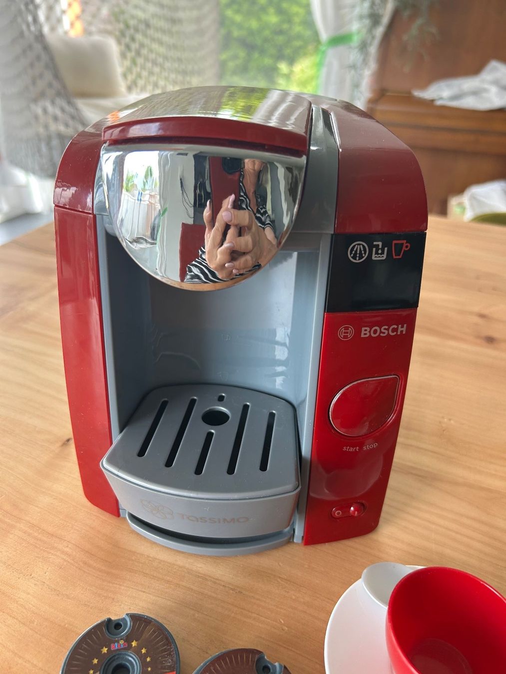 Giocattoli: Kinder Kaffeemaschine Bosch Tassimo Rot, – Usato da Kaltbrunn venduto da lagone1 2