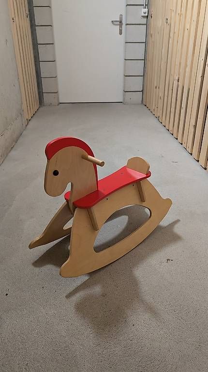 Jouets: Schaukelpferd – D'occasion à Hindelbank par otair