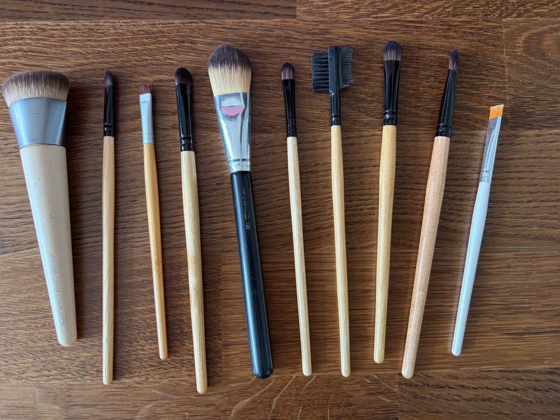 Make-up: Various used makeup brushes – Usato da Zürich venduto da luk_b98v