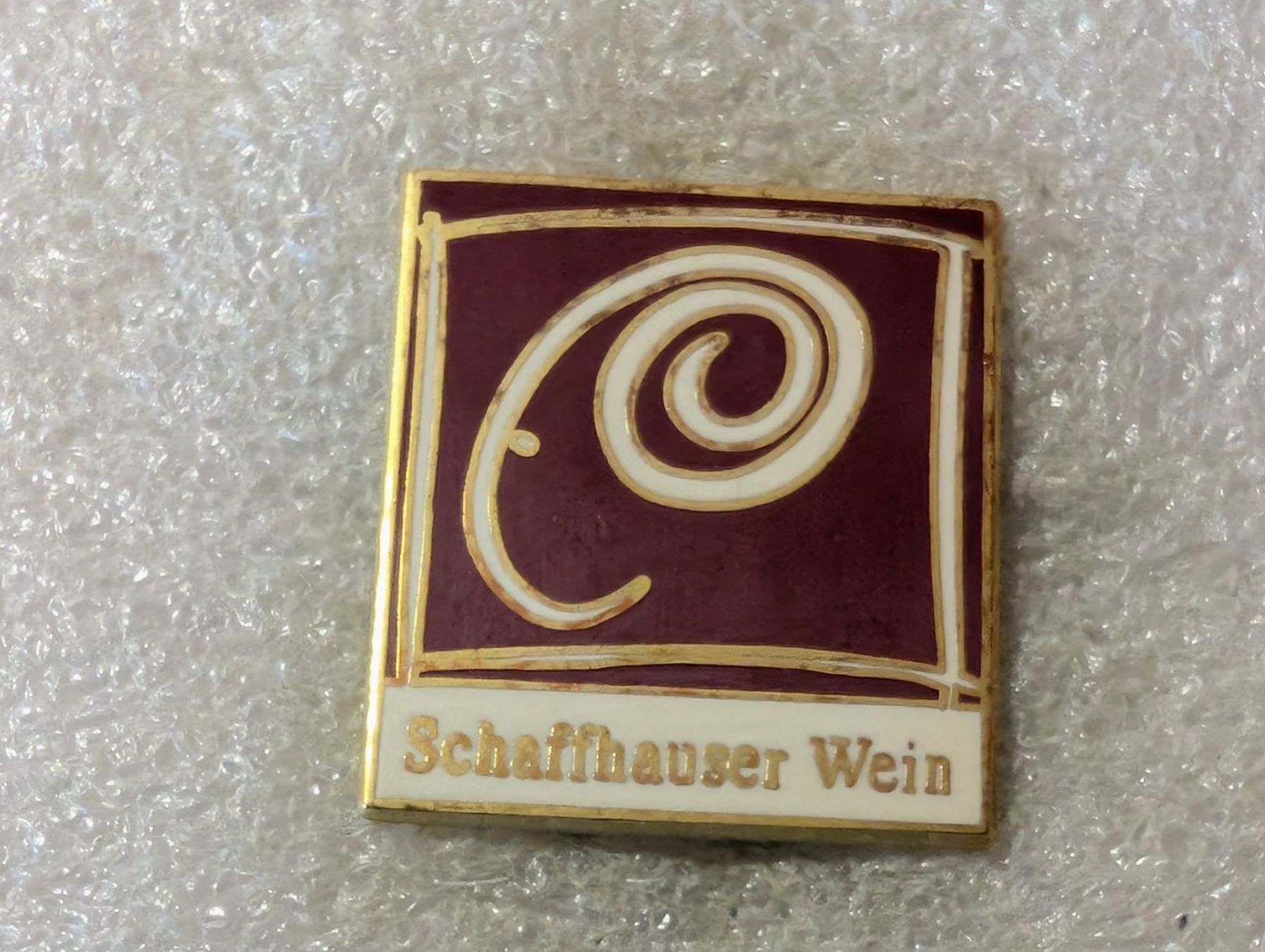 Placchette & Badge: Anstecknadel 185: Schaffhauser Wein – Usato da Oppligen venduto da Pin-Fall-Shop
