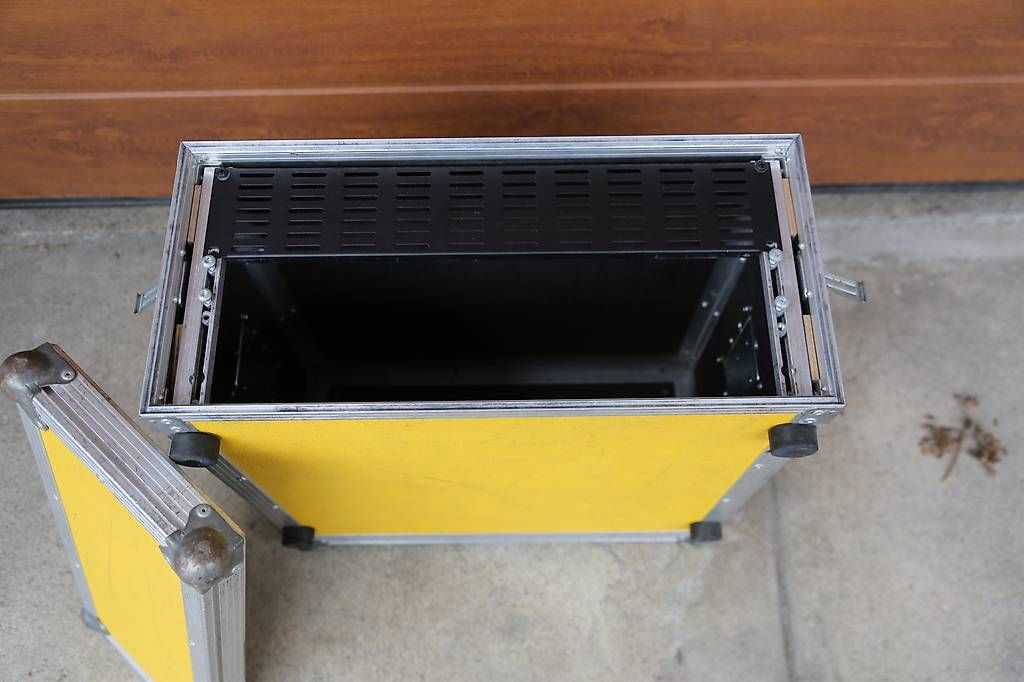 Altri accessori: 19 Rack Case 4HE  kompakt – Usato da Hendschiken venduto da 22406502 1