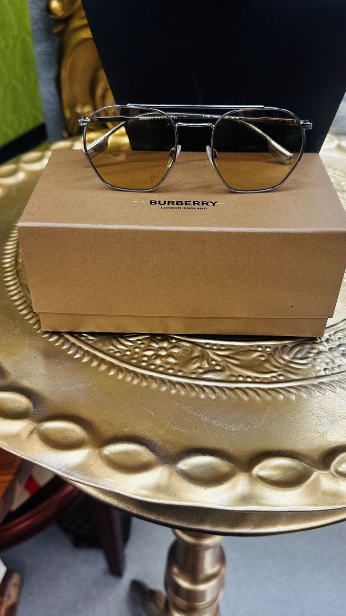 Burberry Occhiali & Lenti: Burberry Sonnenbrille neu – Nuovo e nell'imballaggio originale da Lachen SZ venduto da HelvetiaLuxury 8