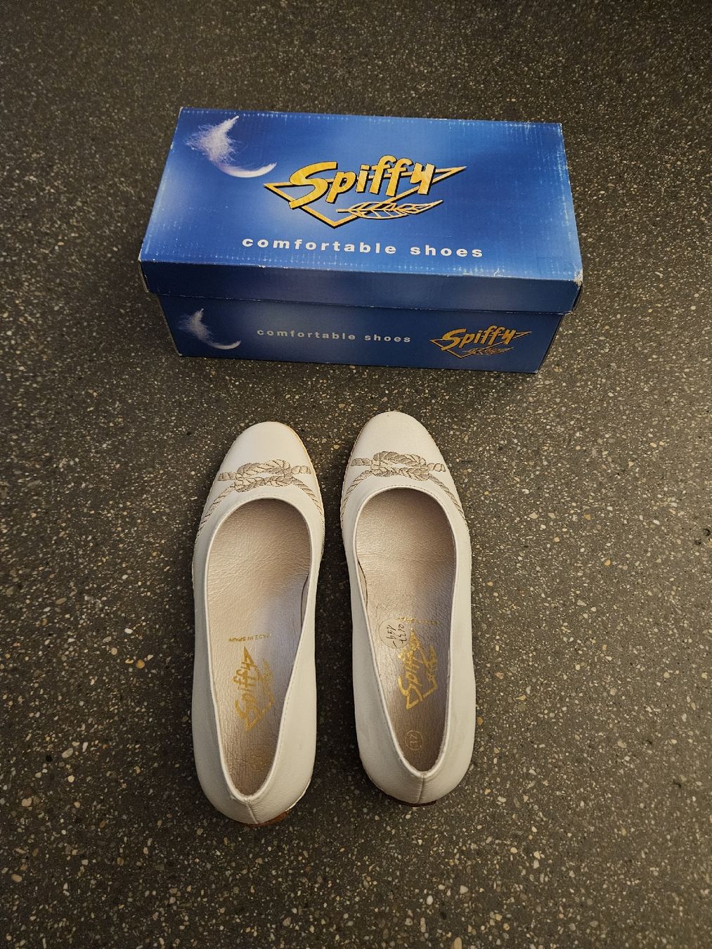 Scarpe da donna: Spiffy Damenschuhe Grösse 37 weiss Leder  – Nuovo (secondo la descrizione) da Anwil venduto da tamoos