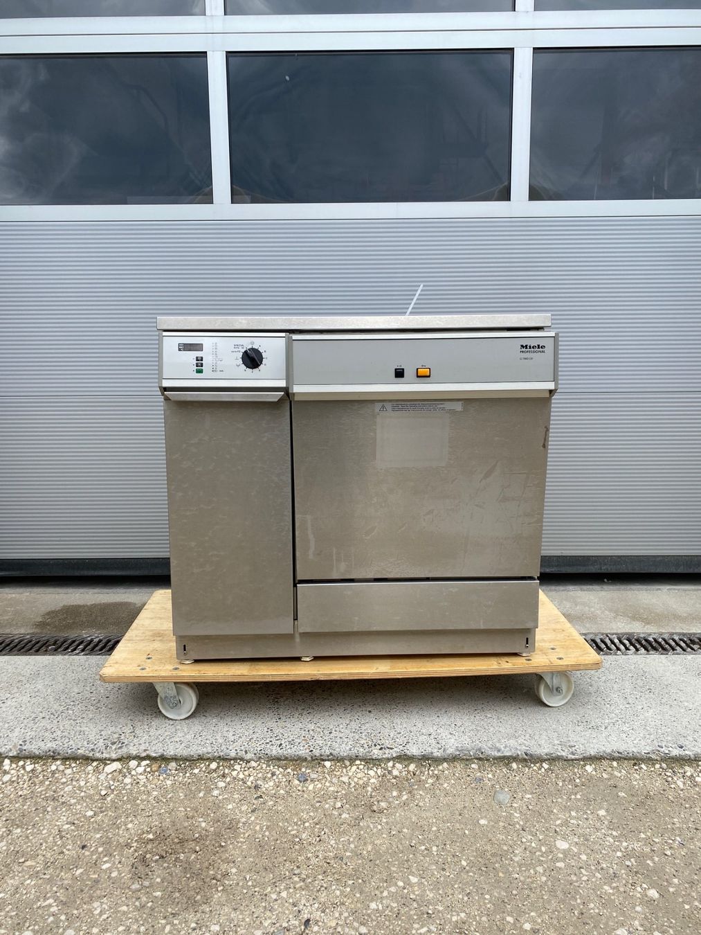 Tutte le macchine: Laborspülmaschine Miele G7883CD – Usato da Laupersdorf venduto da Borer_Liquidationen