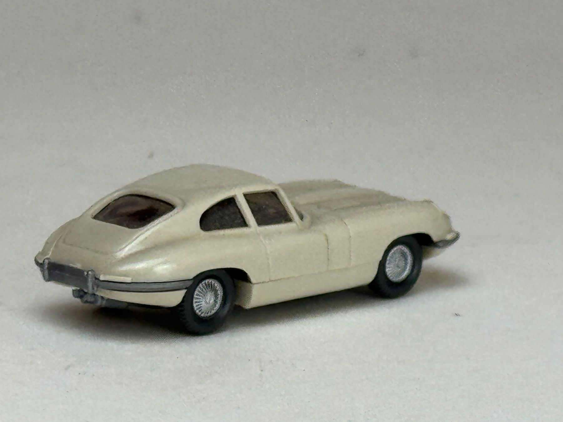 Wiking Modellini d'auto: GB-Wiking Jaguar Typ E hellelfenbein – Usato da Elm venduto da Wikmtz 1