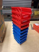 9 Sichtlagerboxen rot und blau Kunststoff gebraucht