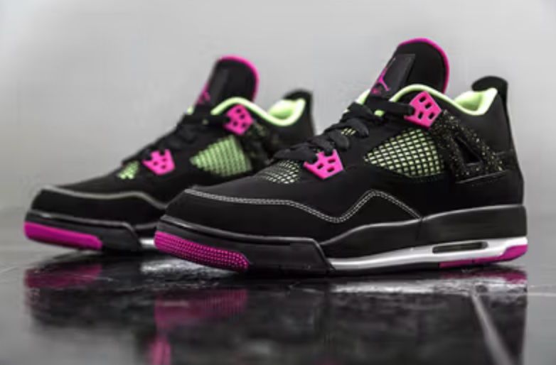 Jordan Scarpe da donna: Jordan 4 Retro Fuschia – Nuovo e nell'imballaggio originale da Bülach venduto da Zaimania