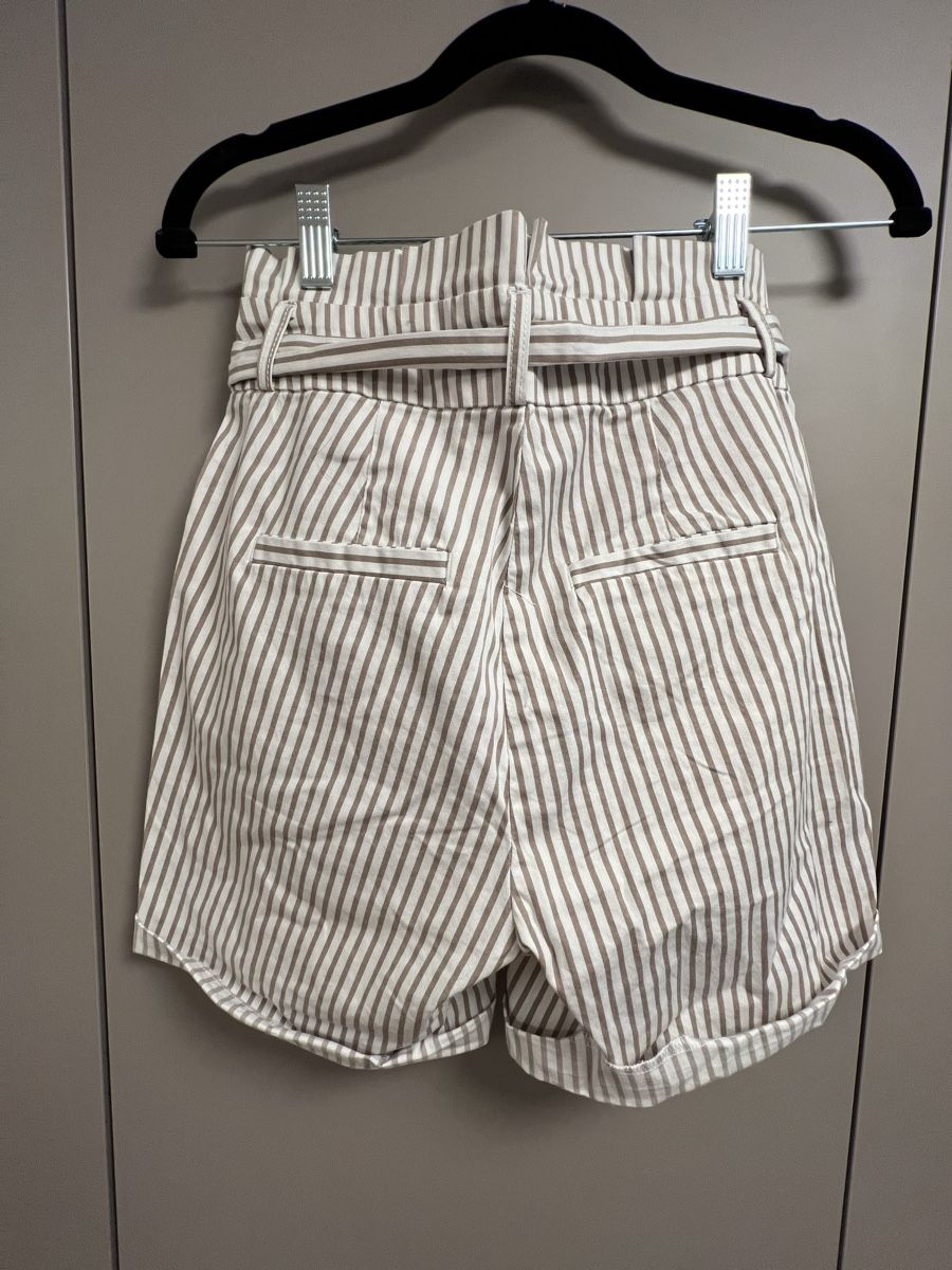 Vero Moda Pantaloni: Veromoda shorts – Usato da Prangins venduto da ale_f88f 1